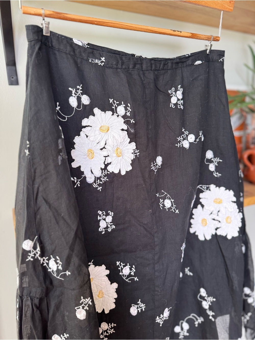 Vintage 90s Y2K Persaman Black Midi Skirt with White Daisy Embroidery Sz 10 - Picture 2 of 9